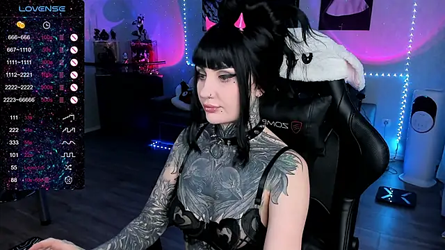 Snapshot of RachelQueen_ chatting on February 23, 11:11 am RachelQueen online show from February 23, 11:11 am