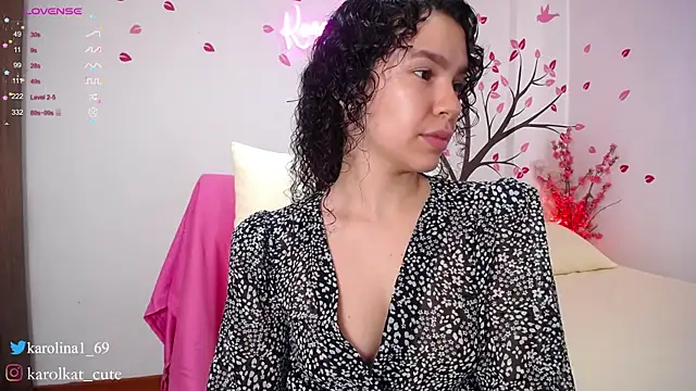 Snapshot of Karolina_1 chatting on February 8, 1:44 pm Karolina 1 online show from February 8, 1:44 pm