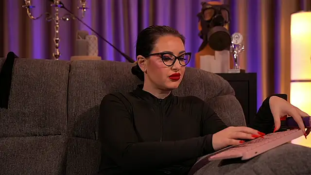 kelly kent online show from February 4, 1:56 am