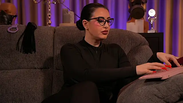 kelly kent online show from March 3, 1:38 am
