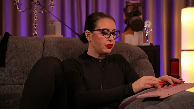 kelly kent online show from February 1, 10:55 pm