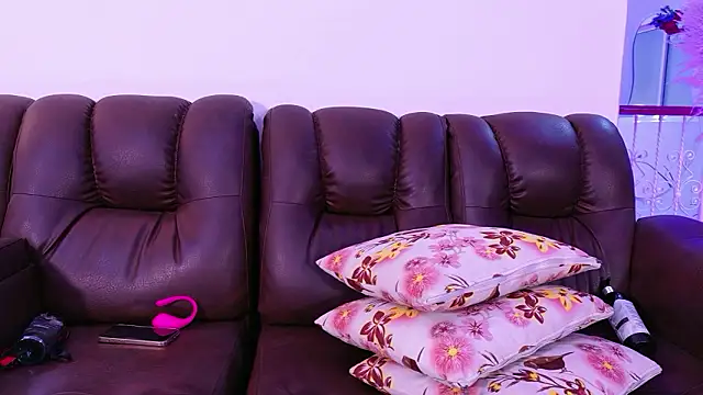 lara giraldo online show from March 3, 1:34 am