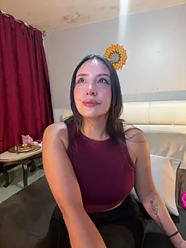 Freyja soh online show from April 10, 9:33 pm