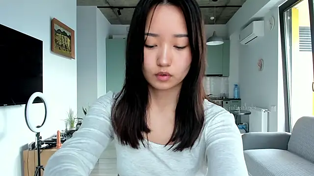 julias tapes online show from January 25, 8:42 am