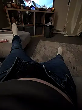Snapshot of D2GUK chatting on October 9, 11:16 pm D2GUK online show from October 9, 11:16 pm