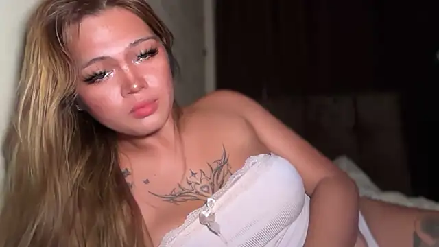 Claire Brooke online show from December 19, 2:08 pm