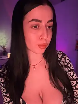 Snapshot of Emylia chatting on January 6, 11:30 pm Emylia online show from January 6, 11:30 pm