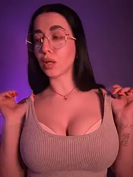 Snapshot of Emylia chatting on February 14, 1:34 am Emylia online show from February 14, 1:34 am