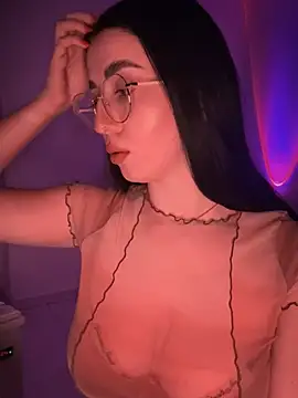 Snapshot of Emylia chatting on February 14, 11:53 pm Emylia online show from February 14, 11:53 pm