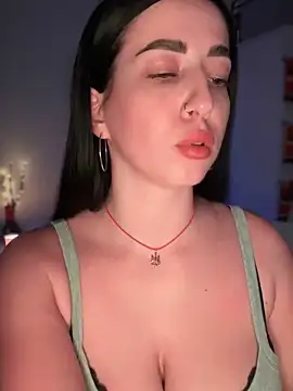 Snapshot of Emylia chatting on December 16, 7:00 pm Emylia online show from December 16, 7:00 pm