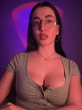 Snapshot of Emylia chatting on February 20, 7:30 pm Emylia online show from February 20, 7:30 pm