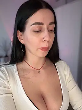 Snapshot of Emylia chatting on January 25, 5:30 pm Emylia online show from January 25, 5:30 pm