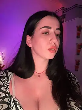 Snapshot of Emylia chatting on December 13, 11:39 pm Emylia online show from December 13, 11:39 pm