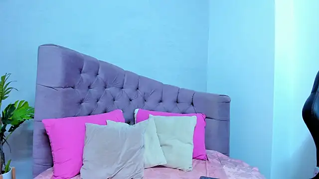 Gretta Queen online show from February 9, 6:28 pm