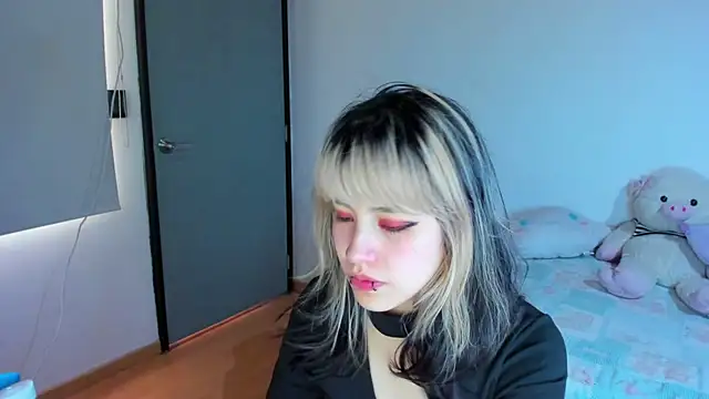 Akane-Mou online show from December 7, 8:33 pm