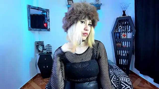 Akane-Mou online show from October 3, 7:59 pm