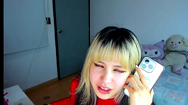 Akane-Mou online show from December 4, 4:15 am