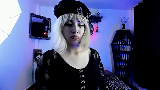 Akane-Mou online show from October 15, 11:35 pm