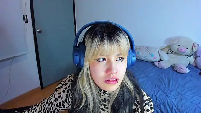 Akane-Mou online show from January 4, 9:43 am