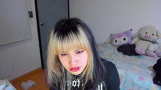 Akane-Mou online show from December 12, 5:31 am