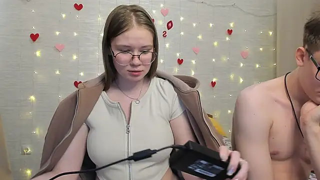 Snapshot of Tommy_and_Katie chatting on February 23, 10:39 am Tommy and Katie online show from February 23, 10:39 am