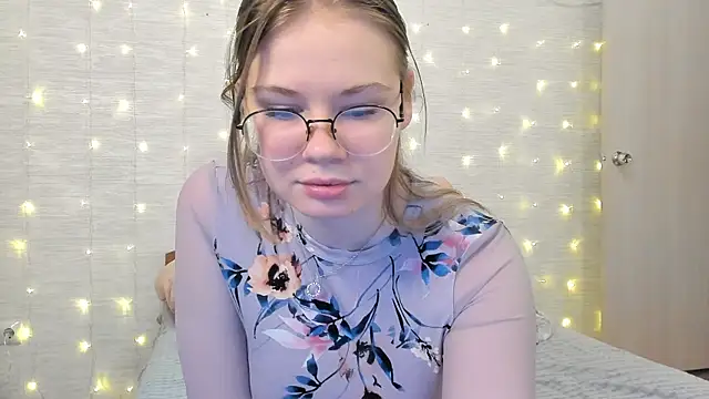 Snapshot of Tommy_and_Katie chatting on February 15, 11:39 am Tommy and Katie online show from February 15, 11:39 am