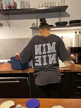 spottyyy online show from September 15, 4:29 pm