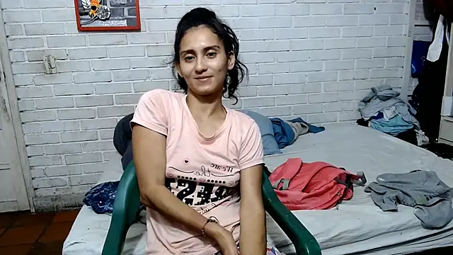 Snapshot of valeriaswang_Lucas chatting on February 17, 4:32 am valeriaswang Lucas online show from February 17, 4:32 am