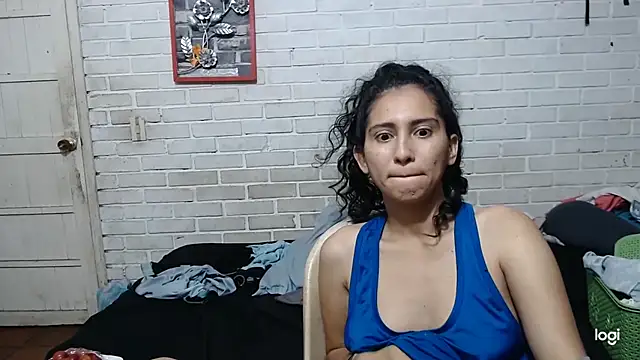 Snapshot of valeriaswang_Lucas chatting on July 11, 1:28 am valeriaswang Lucas online show from July 11, 1:28 am
