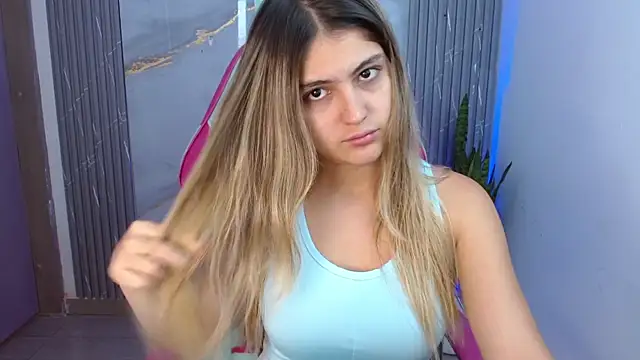 Snapshot of sofia_henaok chatting on February 28, 3:48 pm sofia henaok online show from February 28, 3:48 pm