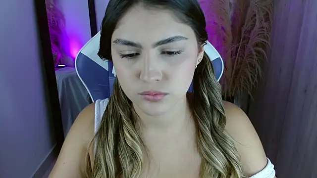 sofia henaok online show from November 24, 10:10 pm