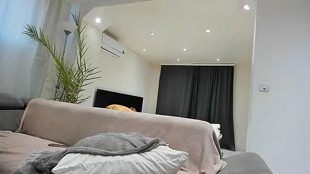 MissPanthera online show from March 3, 1:07 pm