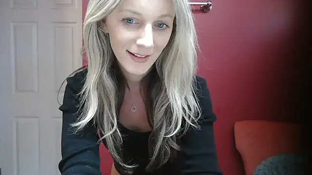 Snapshot of Heyitsmee33 chatting on January 7, 8:52 pm Heyitsmee33 online show from January 7, 8:52 pm