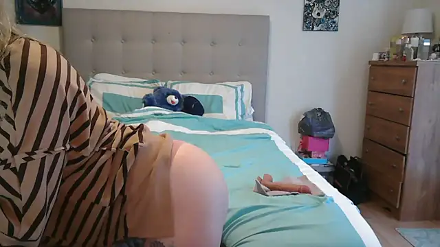 Heyitsmee33 online show from March 10, 7:40 pm