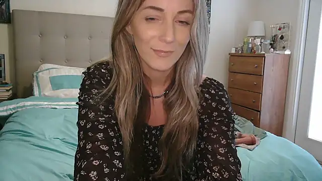 Heyitsmee33 online show from February 11, 8:31 pm