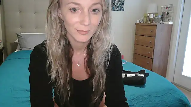 Snapshot of Heyitsmee33 chatting on September 23, 6:04 pm Heyitsmee33 online show from September 23, 6:04 pm