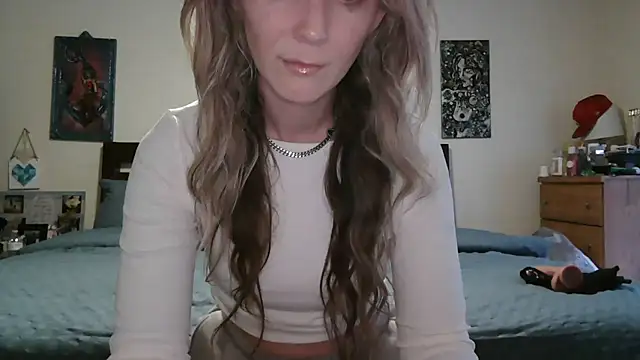 Snapshot of Heyitsmee33 chatting on June 2, 10:37 am Heyitsmee33 online show from June 2, 10:37 am