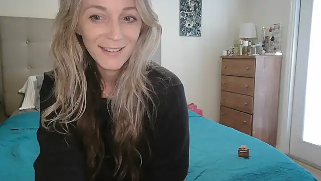 Snapshot of Heyitsmee33 chatting on September 16, 11:44 am Heyitsmee33 online show from September 16, 11:44 am