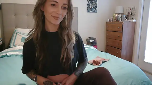 Heyitsmee33 online show from February 21, 8:55 pm