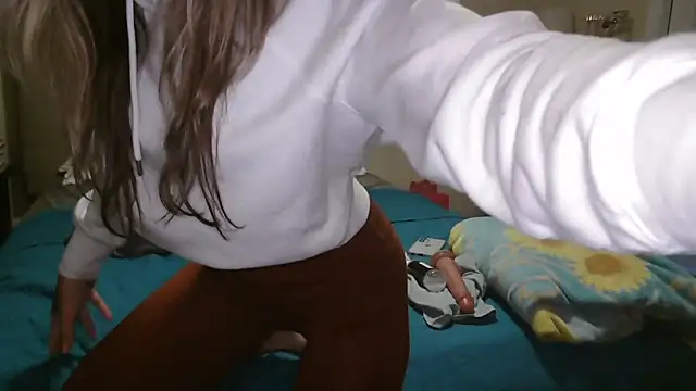 Snapshot of Heyitsmee33 chatting on September 10, 10:58 am Heyitsmee33 online show from September 10, 10:58 am