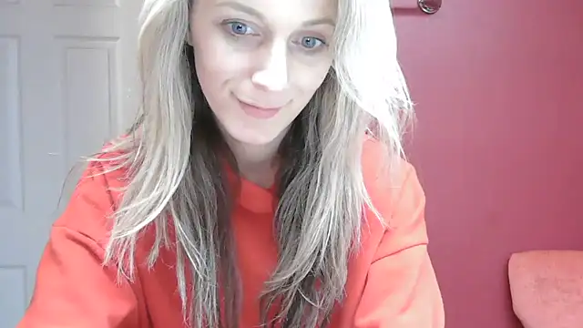 Snapshot of Heyitsmee33 chatting on December 9, 11:24 pm Heyitsmee33 online show from December 9, 11:24 pm