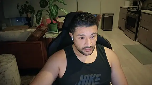 HungandThickLatin online show from September 18, 1:25 pm