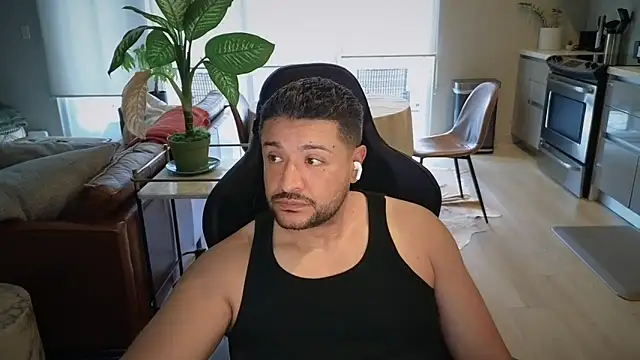 HungandThickLatin online show from November 11, 4:02 pm