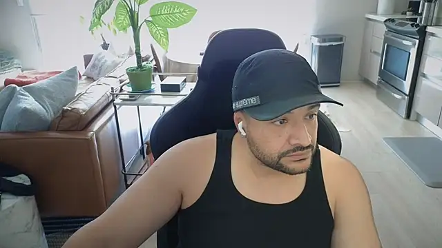 HungandThickLatin online show from November 25, 10:21 pm