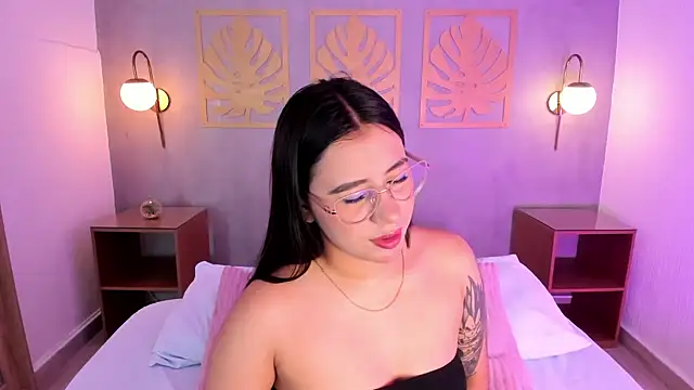 Snapshot of majo_rose chatting on October 6, 7:03 pm majo rose online show from October 6, 7:03 pm