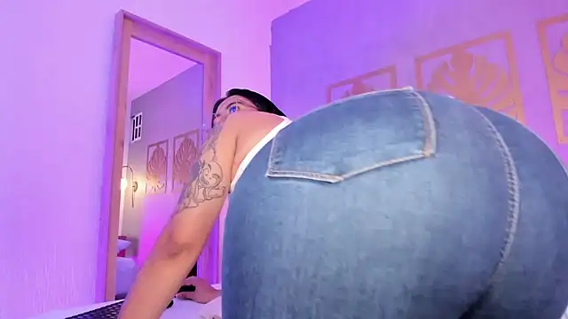 Snapshot of majo_rose chatting on December 3, 7:35 pm majo rose online show from December 3, 7:35 pm