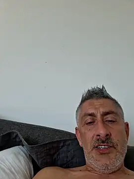 Snapshot of DildoG45 chatting on June 6, 8:52 am DildoG45 online show from June 6, 8:52 am