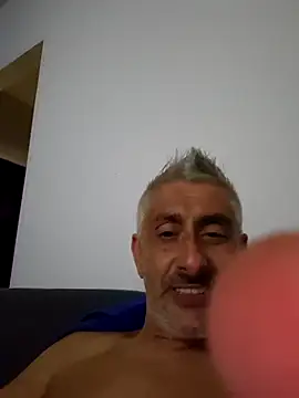 Snapshot of cuci45 chatting on June 27, 12:05 am cuci45 online show from June 27, 12:05 am