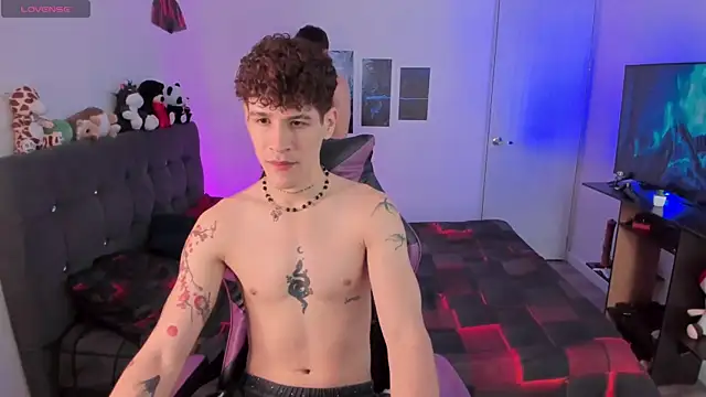 Snapshot of andybxby chatting on June 12, 11:57 pm andybxby online show from June 12, 11:57 pm