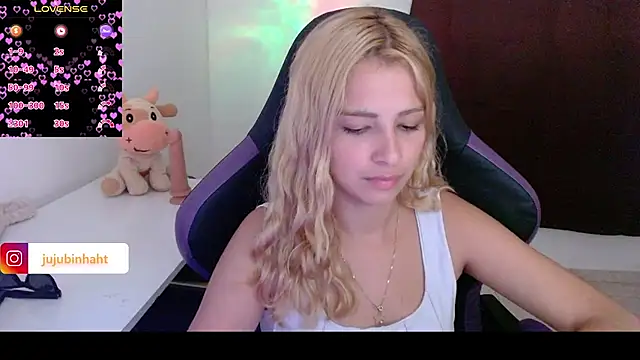 Snapshot of jujubinhahot chatting on March 8, 10:34 pm jujubinhahot online show from March 8, 10:34 pm